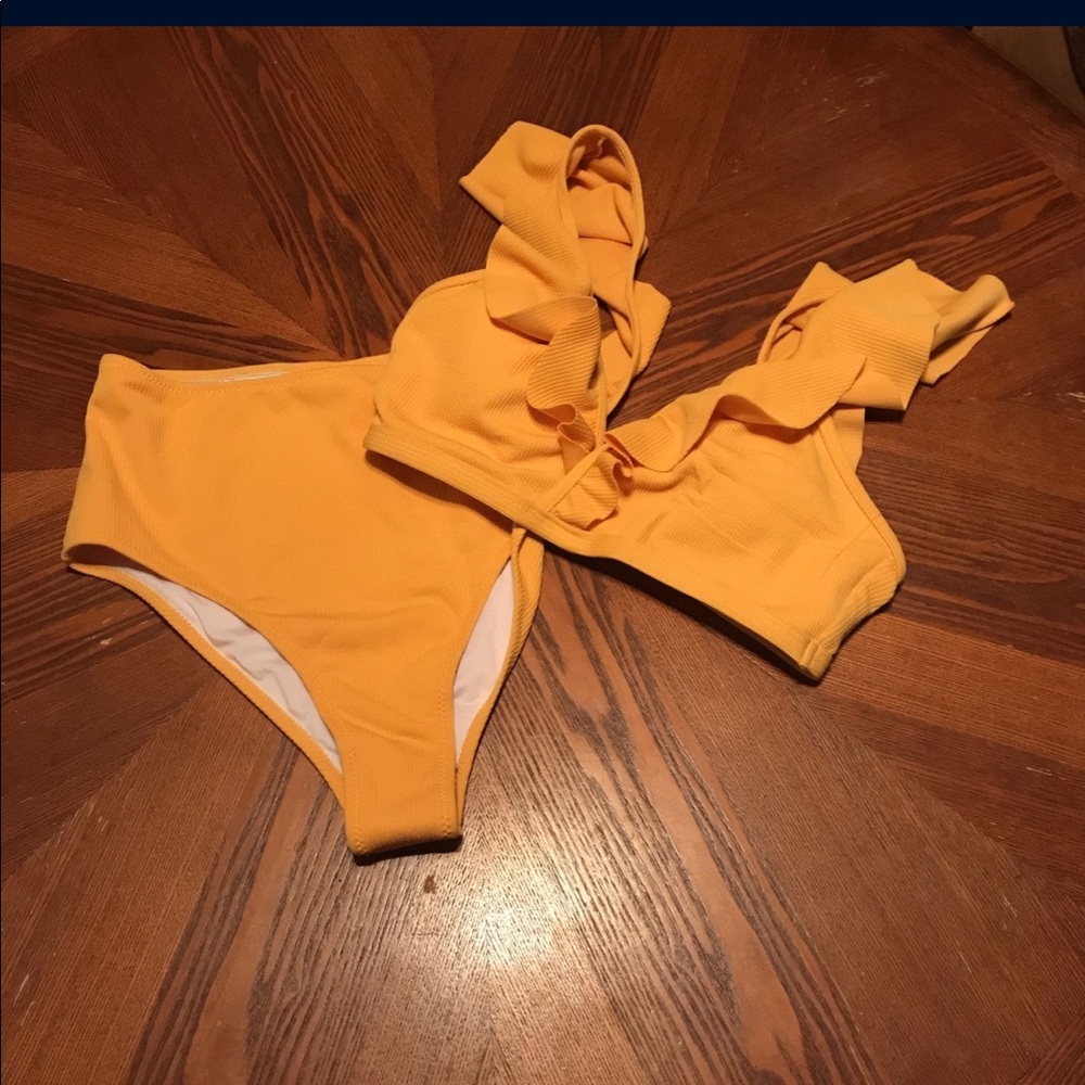 Swim Suit Brand Cupshe size M Brand New Never used with tags in Bag